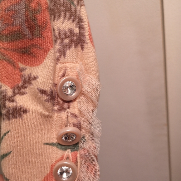 Women's twelve by twelve sweater, size small - Picture 3 of 5